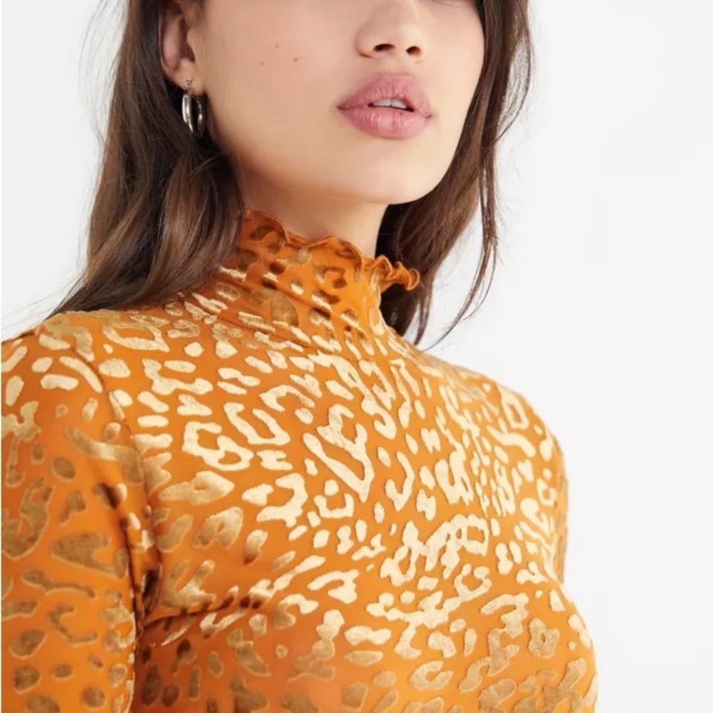Urban Outfitters Out From Under Leopard Print Velvet Mock-Neck Top Small - Picture 2 of 11